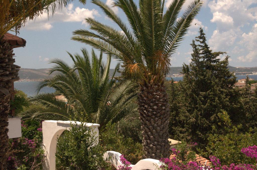 Pasalimani Hotel Çeşme Esterno foto